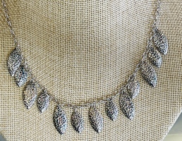  STERLING SILVER NECKLACE WITH DANGLING LEAVES
