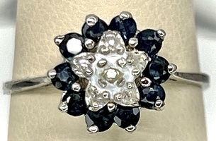  10K WHITE GOLD  RING WITH BLUE AND CLEAR FLOWER CLUSTER SIZE 7