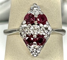  14K WHITE GOLD VINTAGE DINNER RING WITH RED AND CLEAR STONES SIZE 5