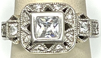  STERLING SILVER ANTIQUE STYLE RING WITH CZ STONES AND INTRICATE DETAIL SIZE 7