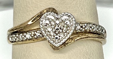  10K YELLOW GOLD RING WITH HEART SHAPED CLUSTER SIZE 7