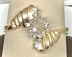 10K YELLOW GOLD DESIGNER RING WITH DIAMOND CLUSTER SIZE 12