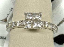 14K WHITE GOLD  PRINCESS CUT STYLE WITH 4 SQUARE DIAMONDS AND ACCENTS SZ 5