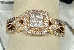  10K ROSE GOLD RING WITH SQUARE CLUTER OF DIAMONDS SIZE 7