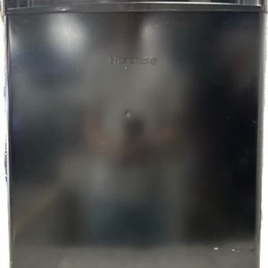 HISENSE MINI FRIDGE