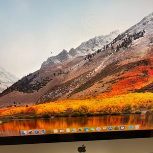 APPLE 2010 27 INCH all in one macbook with keyboard and mouse