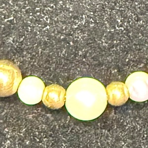 14K YELLOW GOLD BOX LINK CHAIN WITH GOLD AND PEARL LIKE BEADS. 30 INCHES LONG.