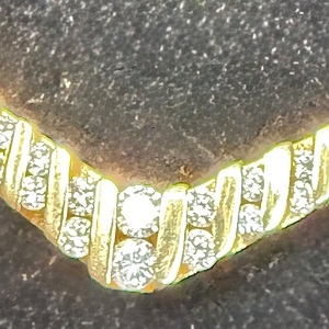  14K YELLOW GOLD COLLAR NECKLACE WITH V SHAPED DESIGN WITH DIAMONDS 16 INCHES