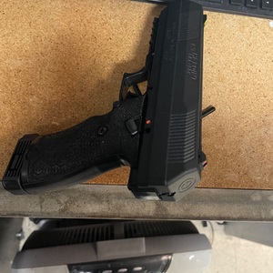 hi-point jhp semi automatic .45 acp pistol