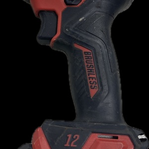 Skil ID6744A-00 1/4 IMPACT GUN WITH ONE BATTERY AND CHARGER