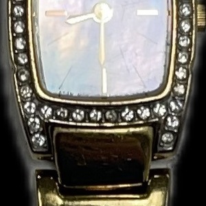 CITIZEN 8023 WOMEN'S WATCH WITH RINESTONE BEZEL AND MOTHER OF PEARL FACE