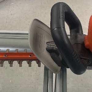 BLACK AND DECKER ELECTRIC HEDGE TRIMMER BEHTS300